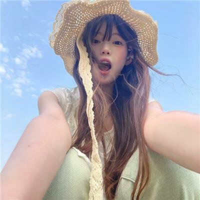 泳池里的女人